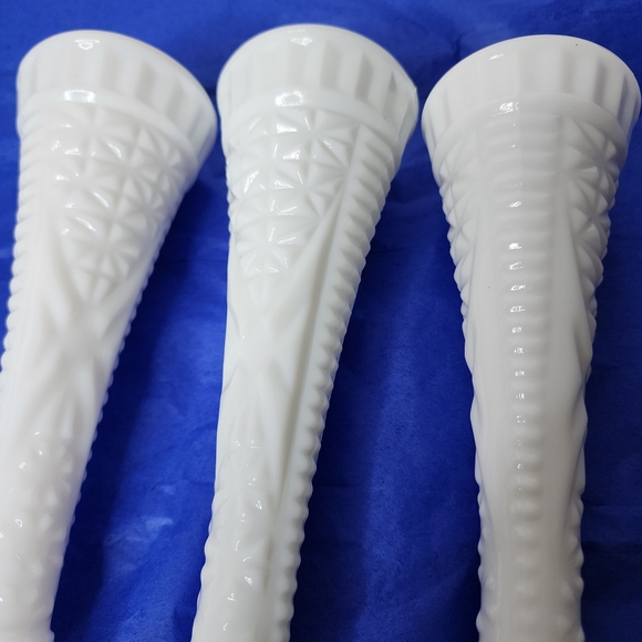 Vintage Milk Glass Bud Vases White Stars and Bars Pattern Set of 3 - Picture 11 of 15